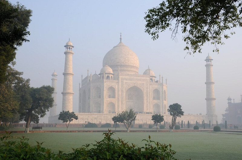 Agra – View Taj Mahal in October Morning
