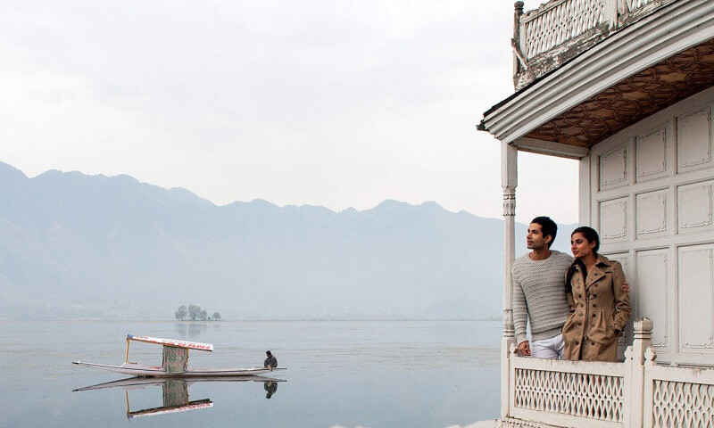 Srinagar - Shikara Ride Houseboat Honeymoon Couple