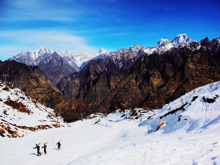 Auli in April