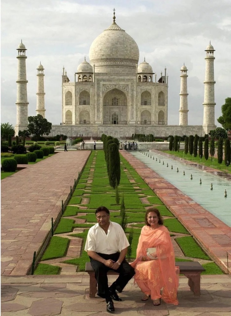 Pervez Musharraf and his wife Begum Sehba (2001).