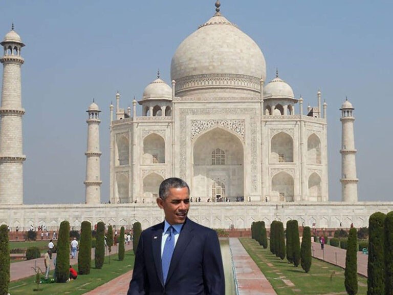 barack-obama-at-taj-mahal