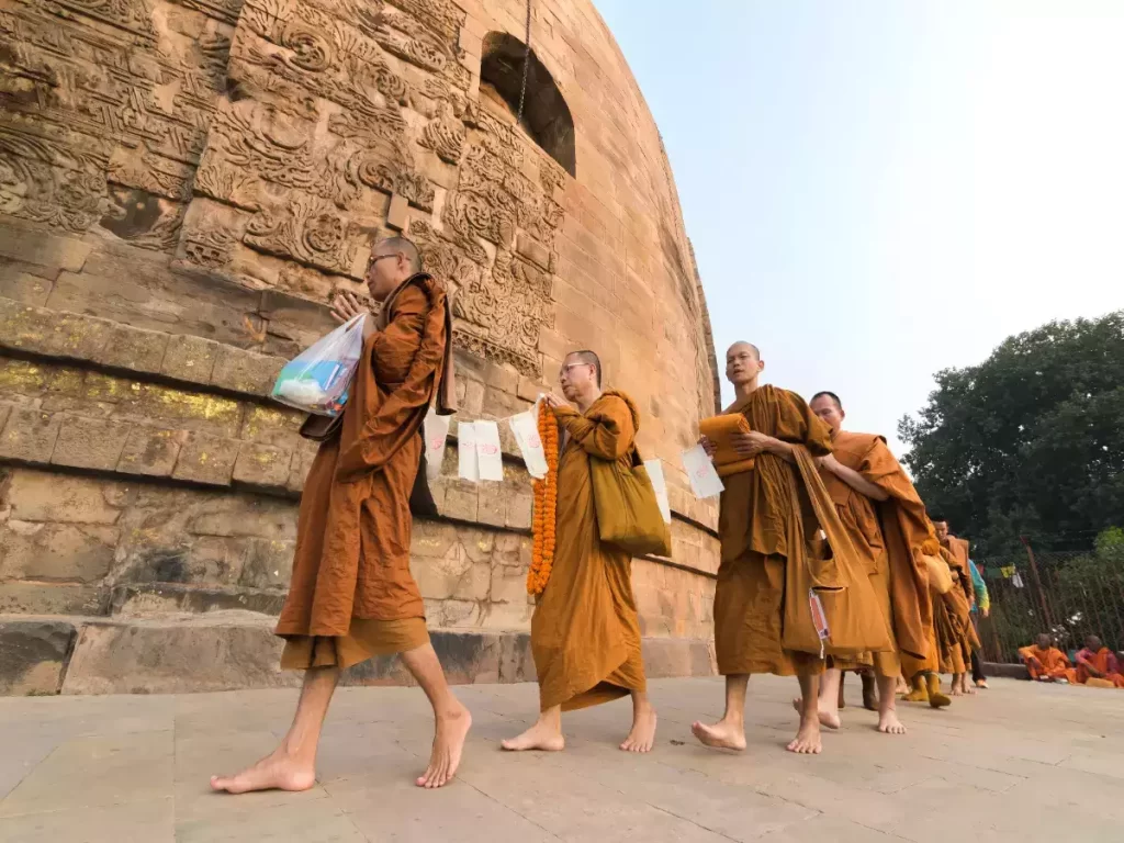 Buddhist-monks-at-Sarnath