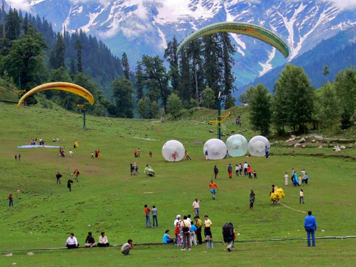 Paragliding in Solang Valley Manali, Himachal