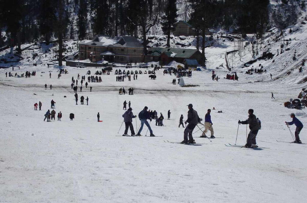 Skiing in Solang Valley, Manali, Himachal