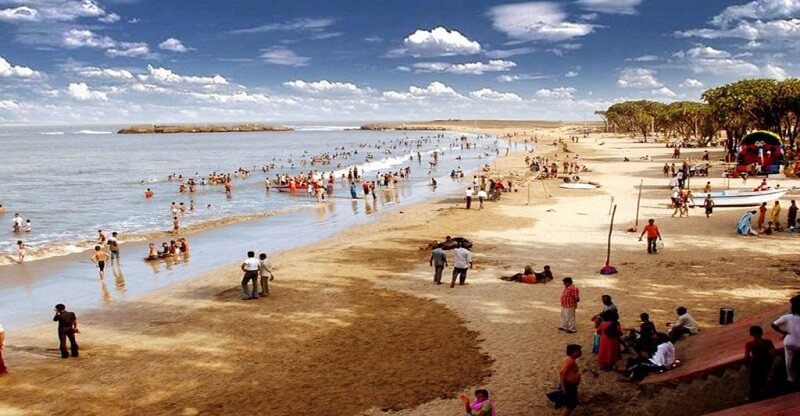 Nagoa Beach, Diu – Hosting the happening beach festival