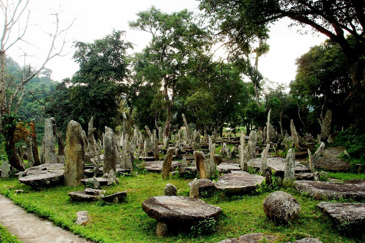Nartiāng Monoliths, Meghalaya