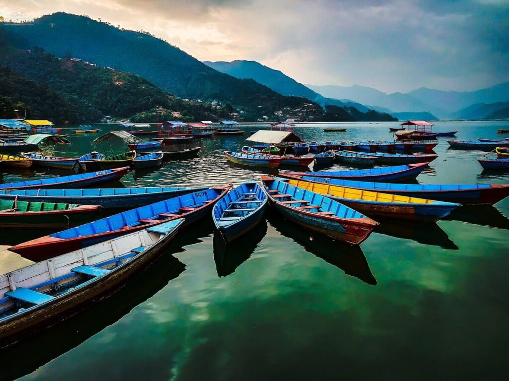 Fewa Tal Paddling Pokhara, Nepal