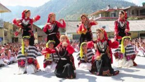 what is the famous dance of himachal pradesh