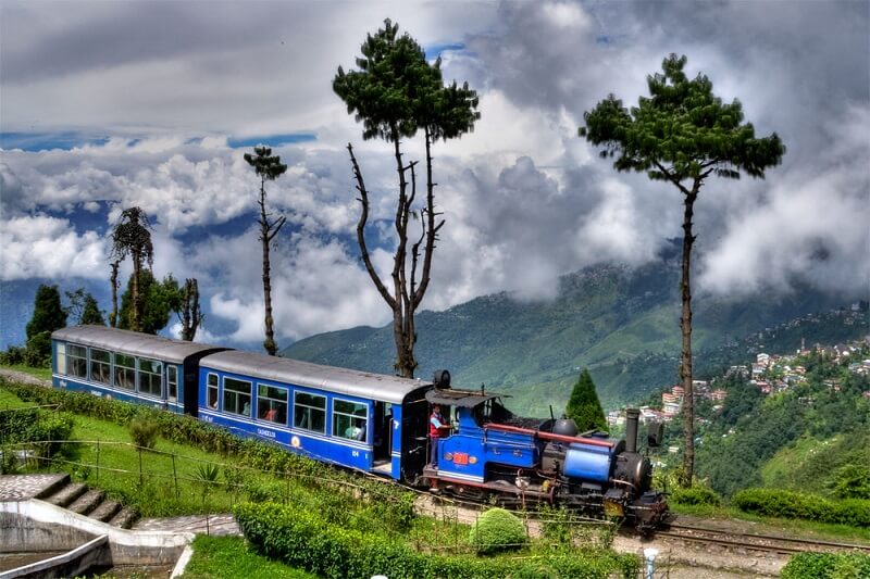 Darjeeling In Summer - A Guide for a Refreshing Vacation