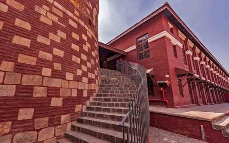 Surat Fort