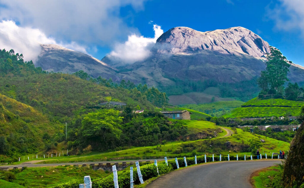 How to Reach Munnar in April
