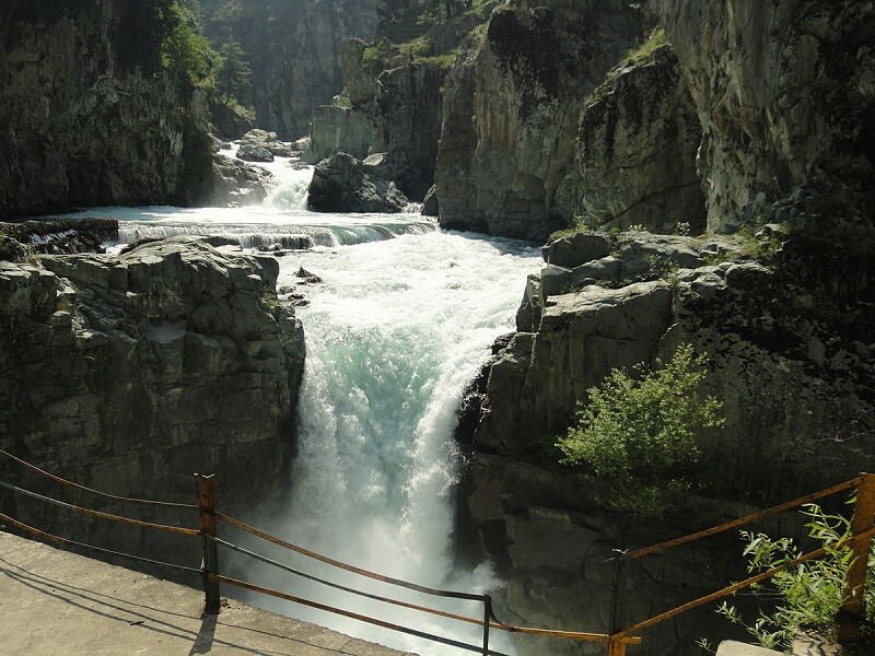 Aharbal Waterfalls, Gulmarg