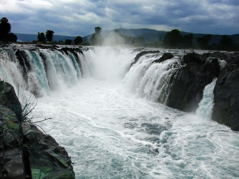 Hogenakkal Waterfalls, Tamil Nadu
