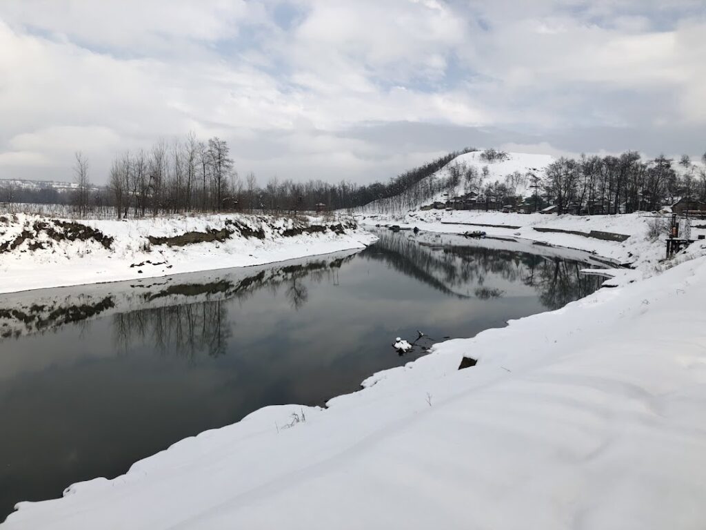 Three-day winter carnival begins at Aharbal to boost tourism