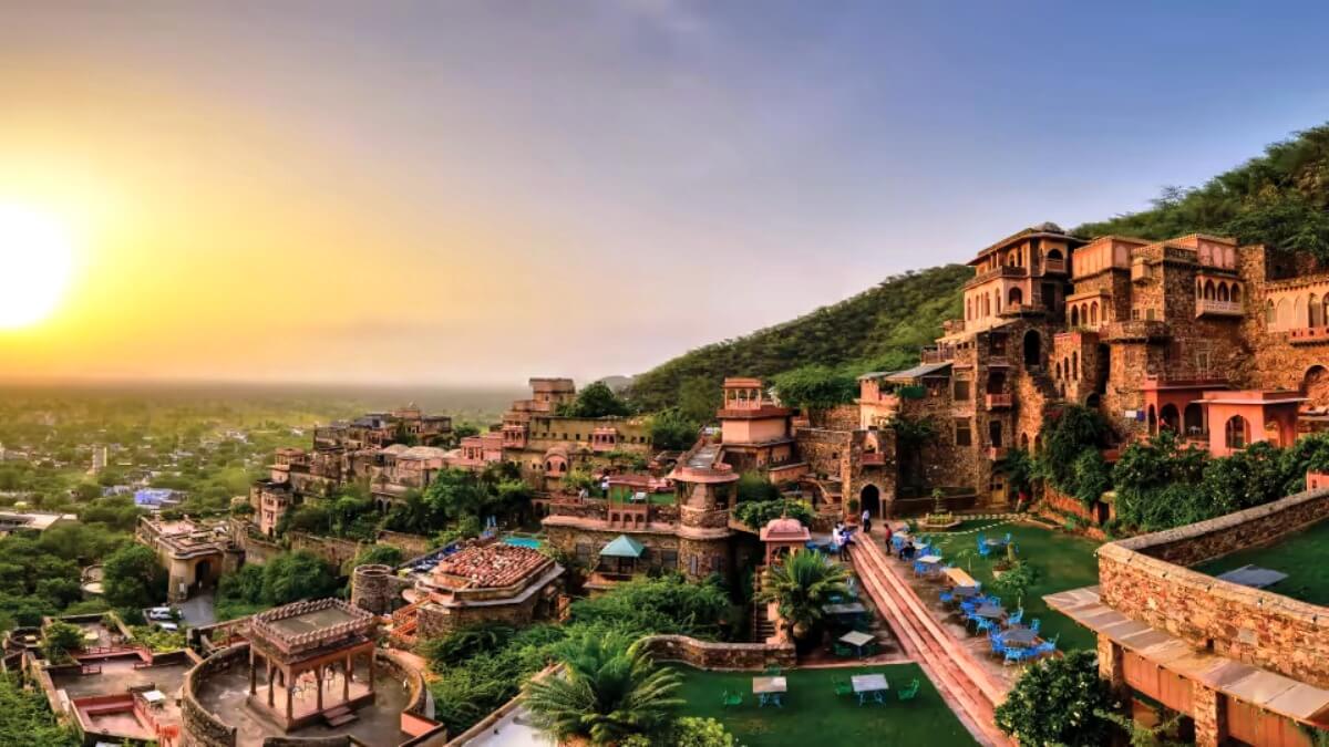 Best time to visit Neemrana Palace