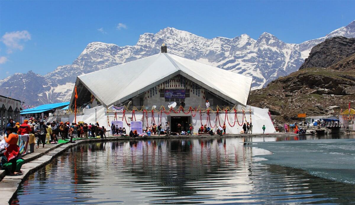 punjabi travel couple hemkund sahib