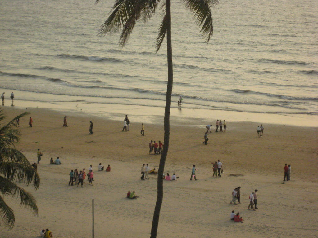 Leisure Walk - Juhu Beach, Mumbai