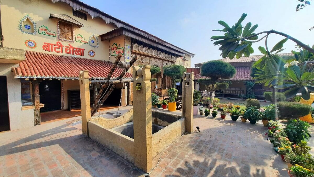 Baati Chokha Restaurant Varanasi