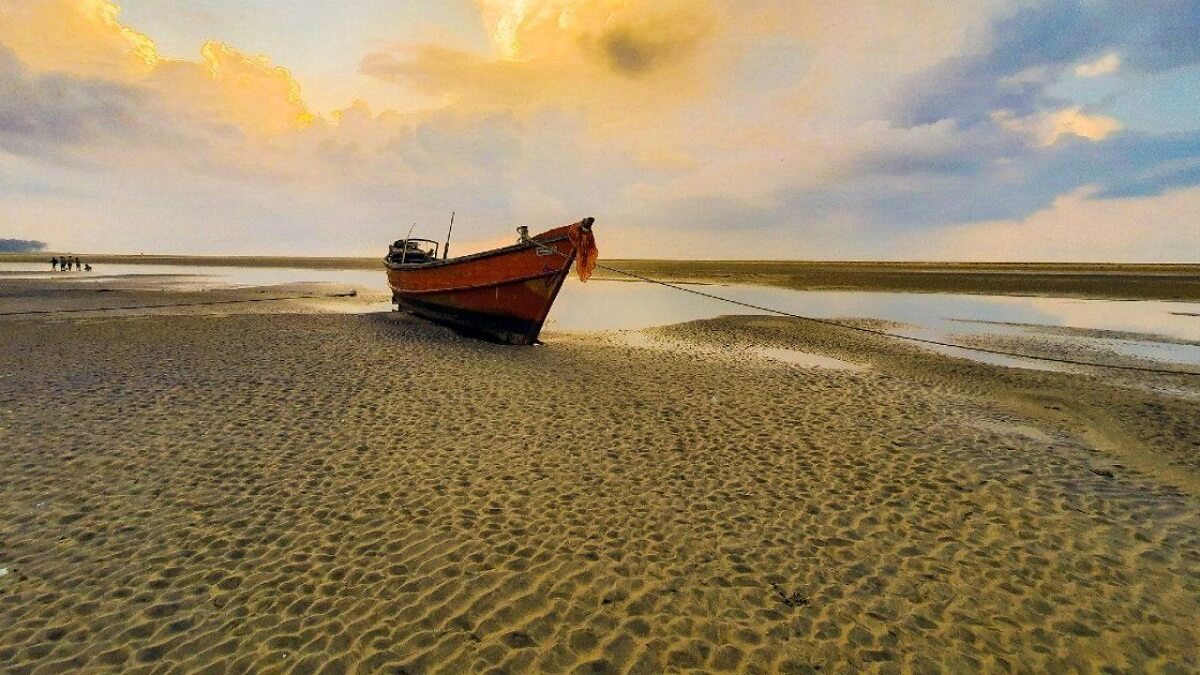 Hide and Seek Beach in Orissa