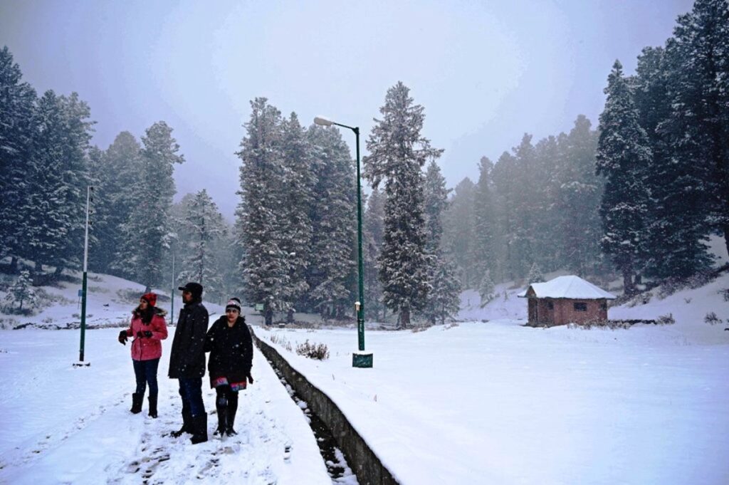 sri-nagar-hill-station-india-November