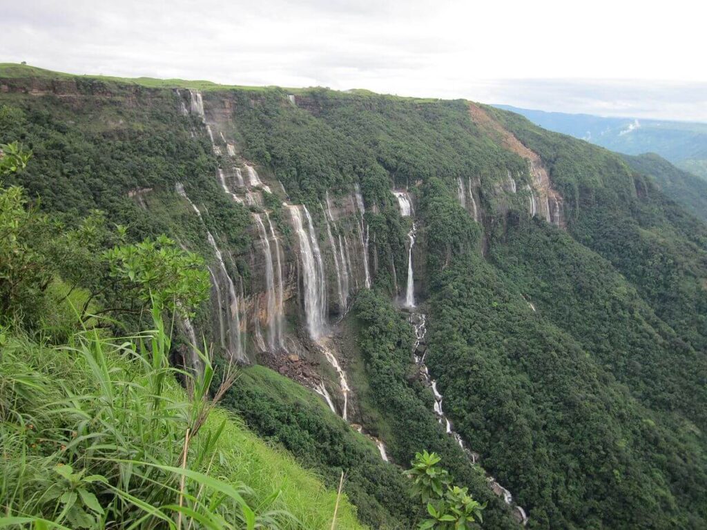 Nohsngithiang Falls Meghalaya