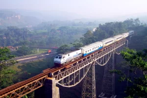 Listed below are 10 of the world's most dangerous train routes
