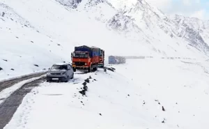 leh-manali-highway-road-snowfall