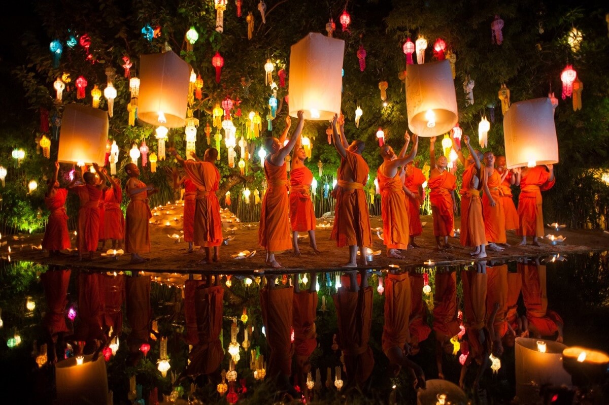 Loy Krathong and Yi Peng Chai Mai Thailand