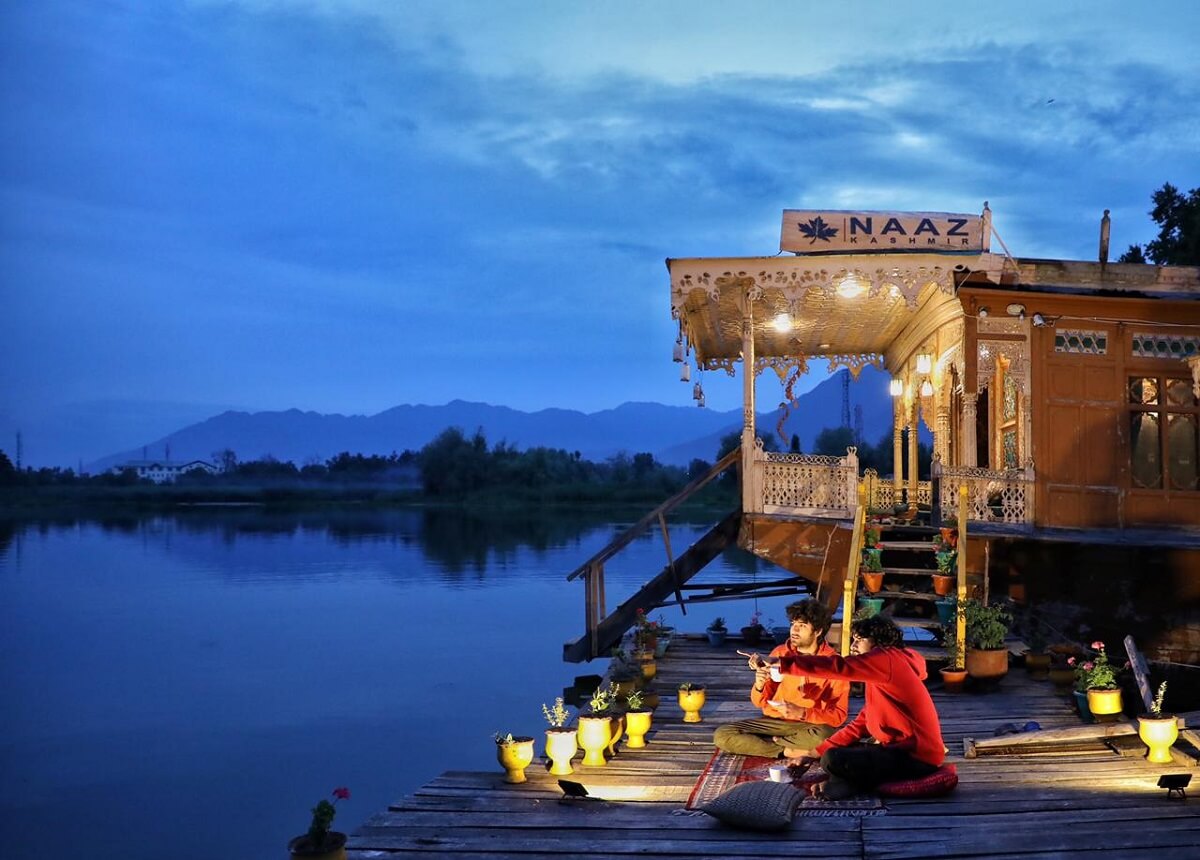 Naaz Kashmir Houeboat, Nigeen Lake Srinagar