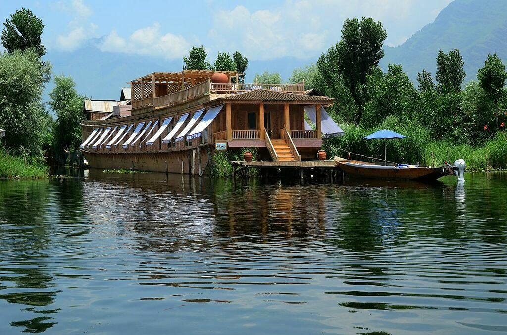 Sukoon Houseboats, Dal Lake Kashmir