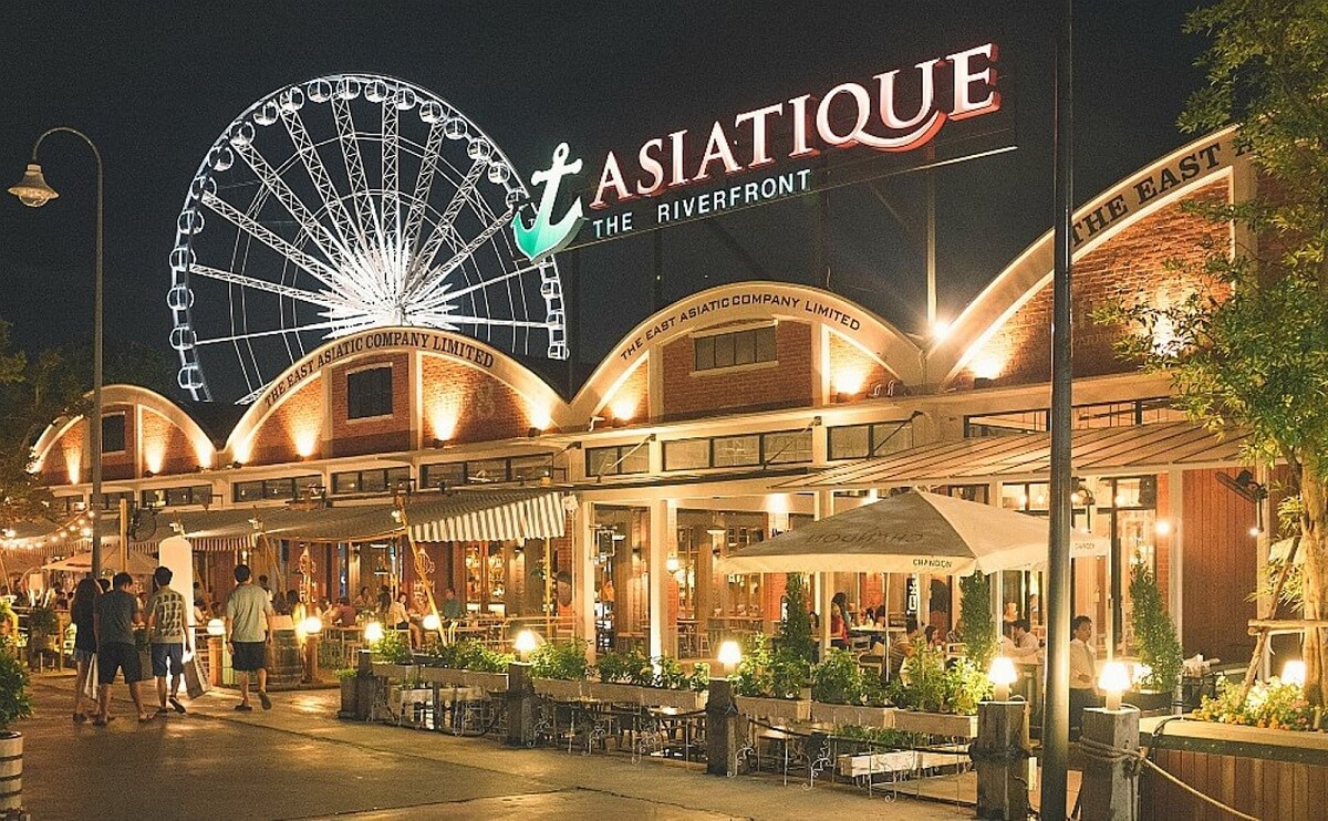 Shopping in Asiatique The Riverfront Bangkok