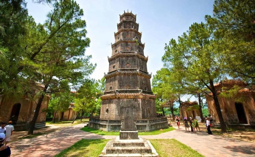 Thien Mu Pagoda, Hue Vietnam
