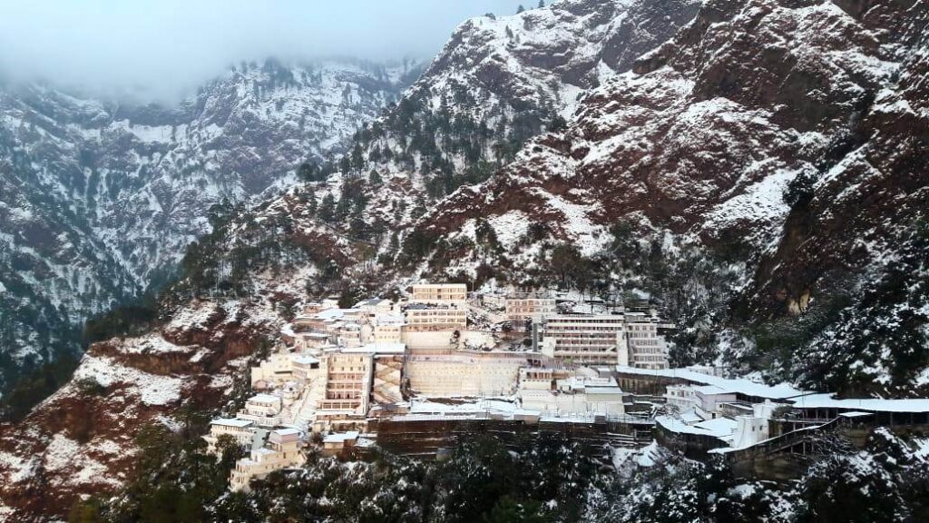 snowfall time vaishno mata devi temple katra