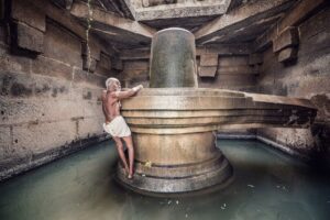 Badavi Linga Temple Hampi Karnataka