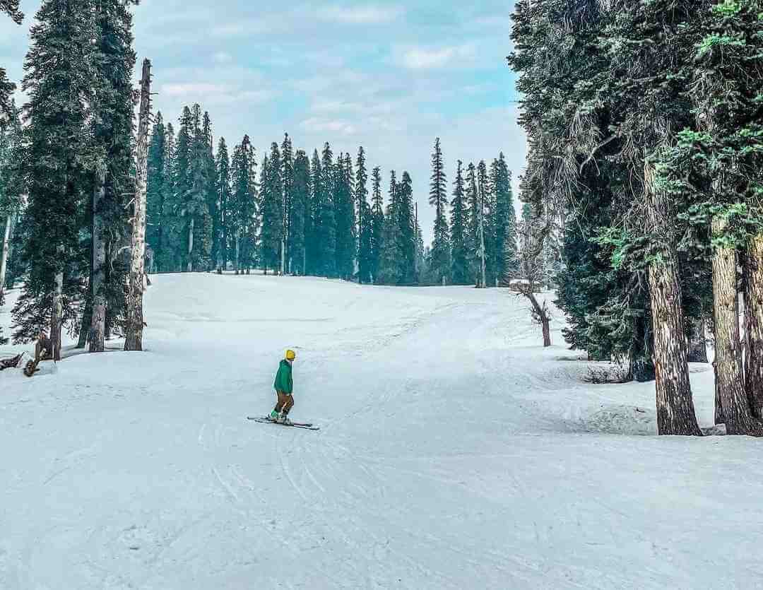 Skiing in Sonamarg Jammu Kashmir