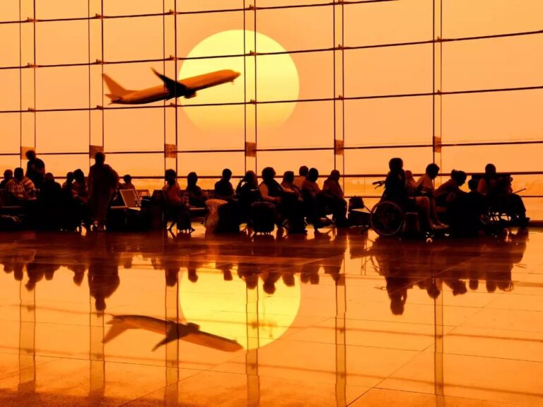 US Removes COVID Vaccine Requirement for International Travellers