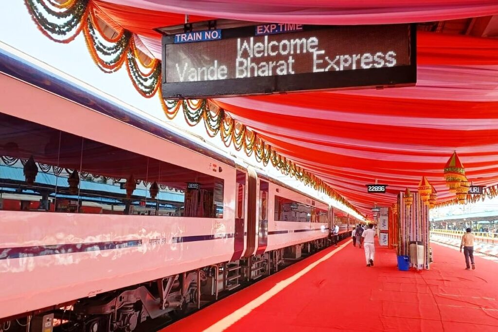 Howrah-Puri Vande Bharat Express