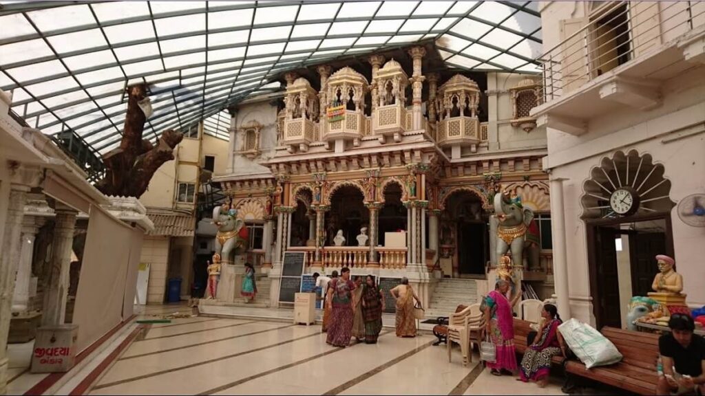 Jain temple Babu Amichand Adishwarji in Mumbai Maharashtra