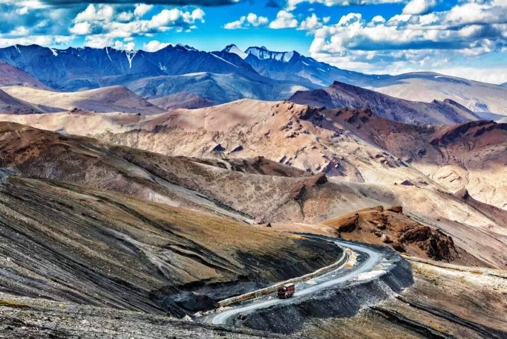 Exploring India's Longest and Highest Altitude Bus Service: Delhi to Leh via Manali