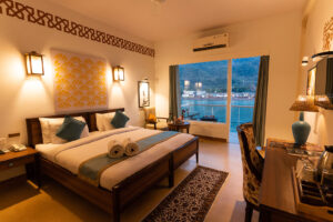 Hotels on River Ganges in Rishikesh: Yog Niketan by Sanskriti