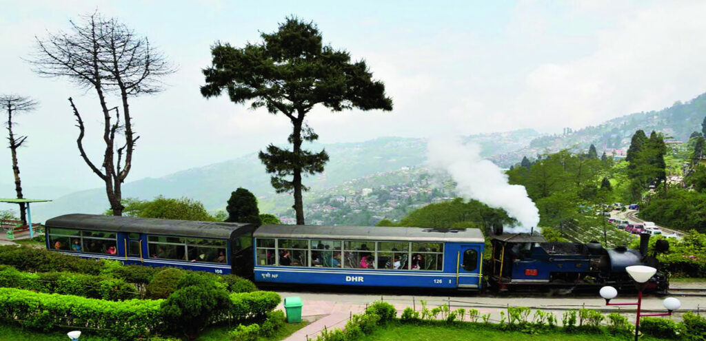 darjeeling toy train