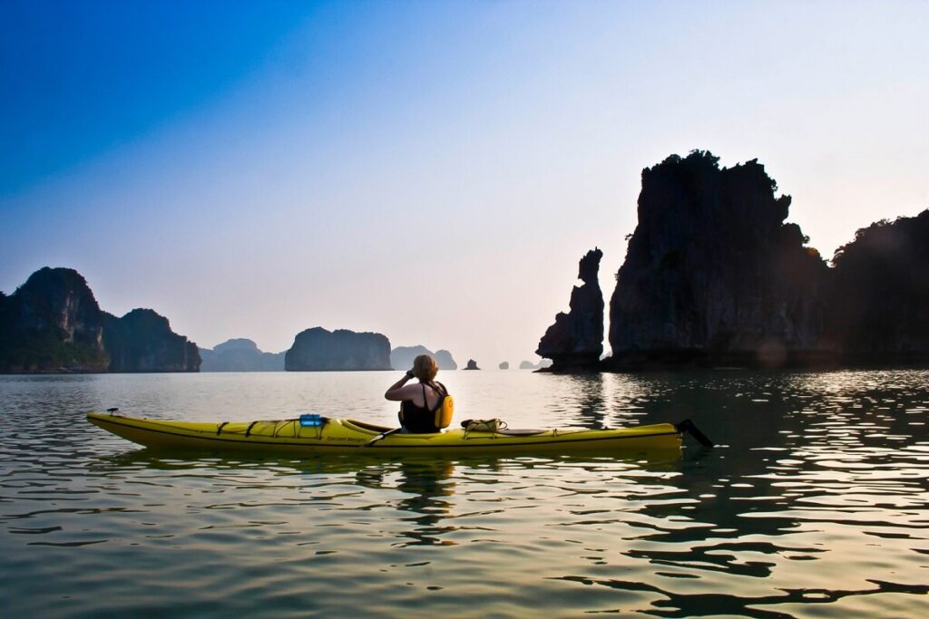 vietnam halong bay kayaking