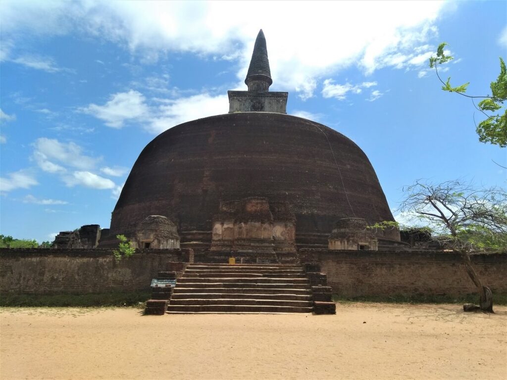Rankoth Vehera, Polonnaruwa, Sri Lanka