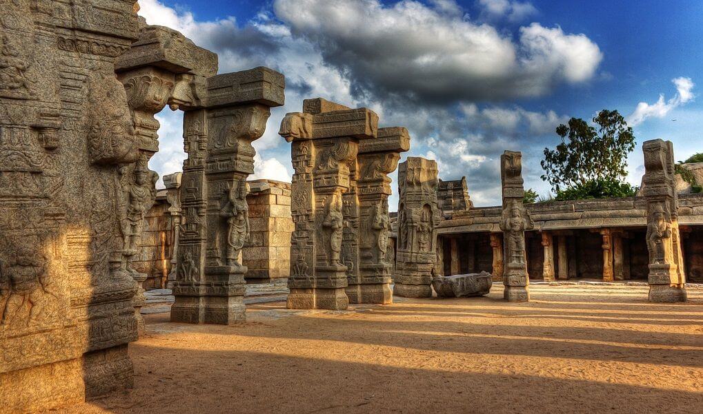 Hanging Pillar of Lepakshi Andhra Pradesh