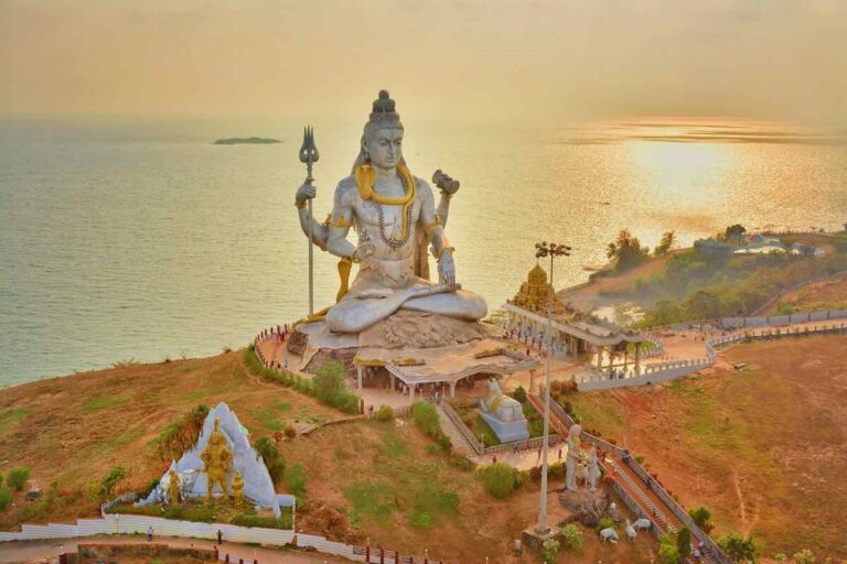 Murudeshwar Temple and Beach Karnataka