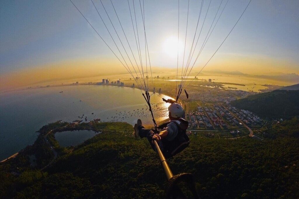 Paragliding in Da Nang Vietnam