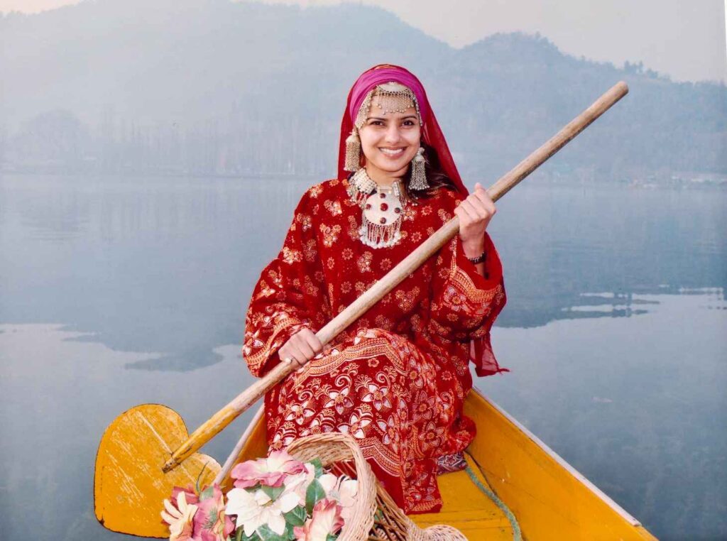 Traditional Dress of Kashmir: Styles and Insights