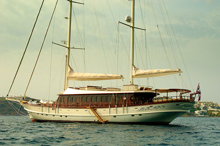 Queen+of+Andaman+-+Courtesy+of+Seal+Superyachts-