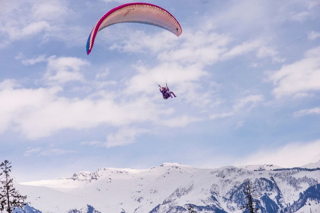Paragliding in Manali