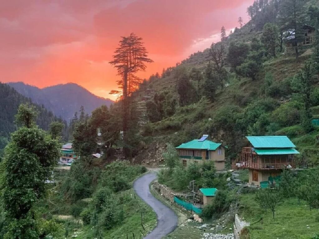 How to Reach Jibhi Best Routes